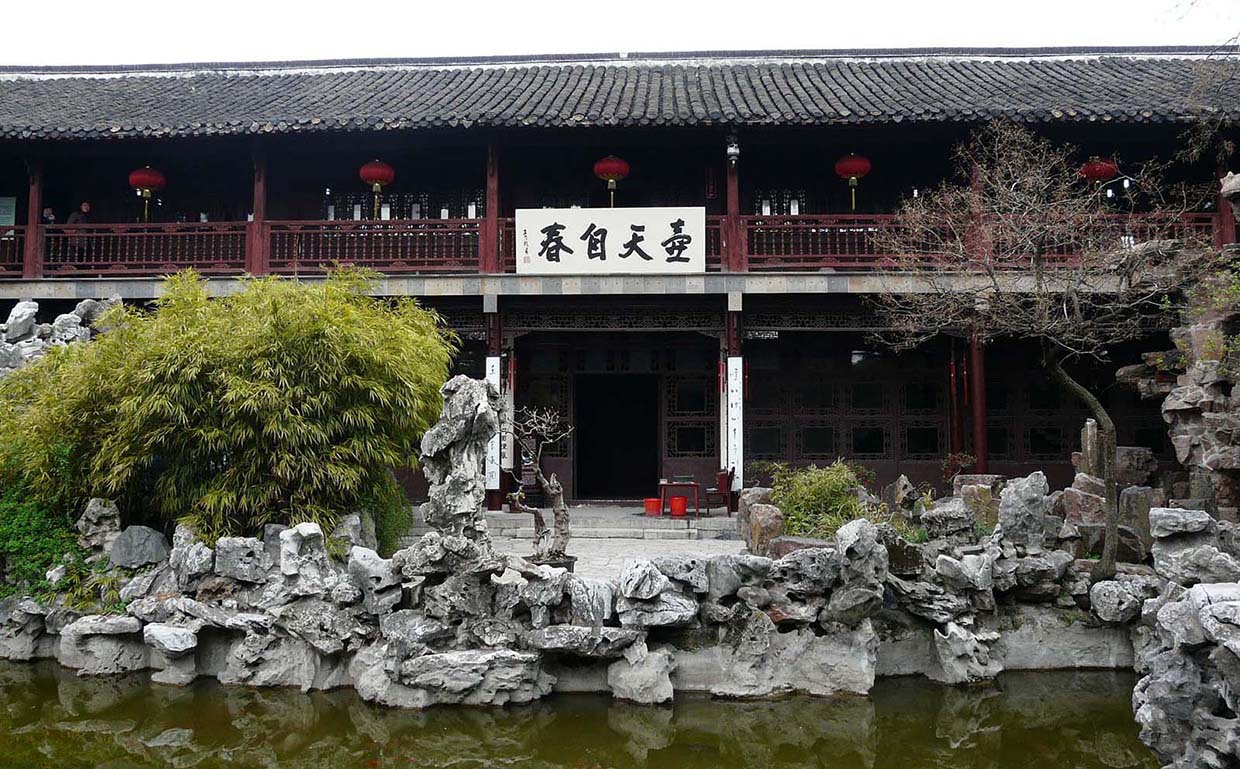 扬州市红木牌匾定制：寺庙宗祠牌匾对联,园林景观牌匾对联,店招门头,抱柱对联