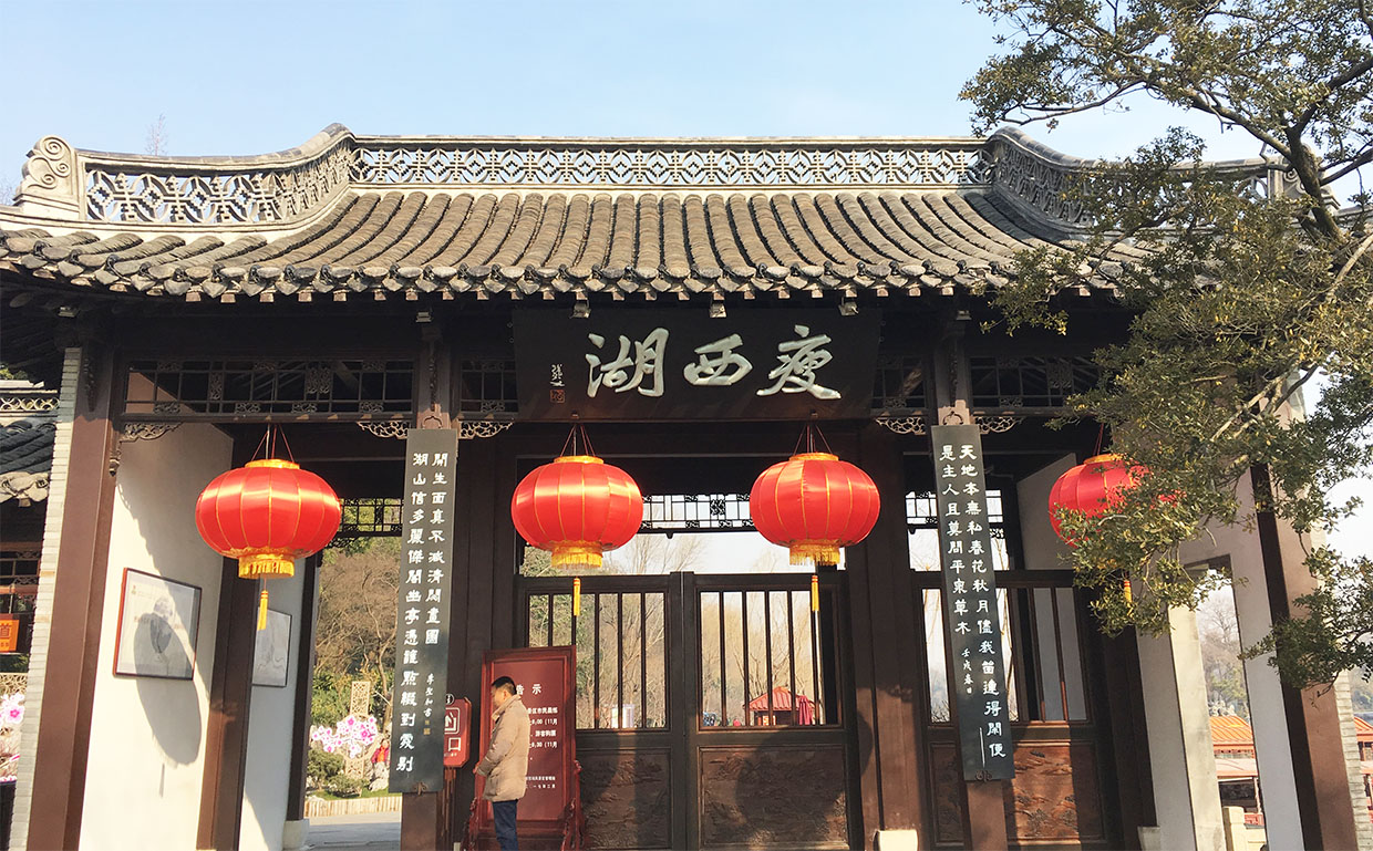 扬州市红木牌匾定制：寺庙宗祠牌匾对联,园林景观牌匾对联,店招门头,抱柱对联